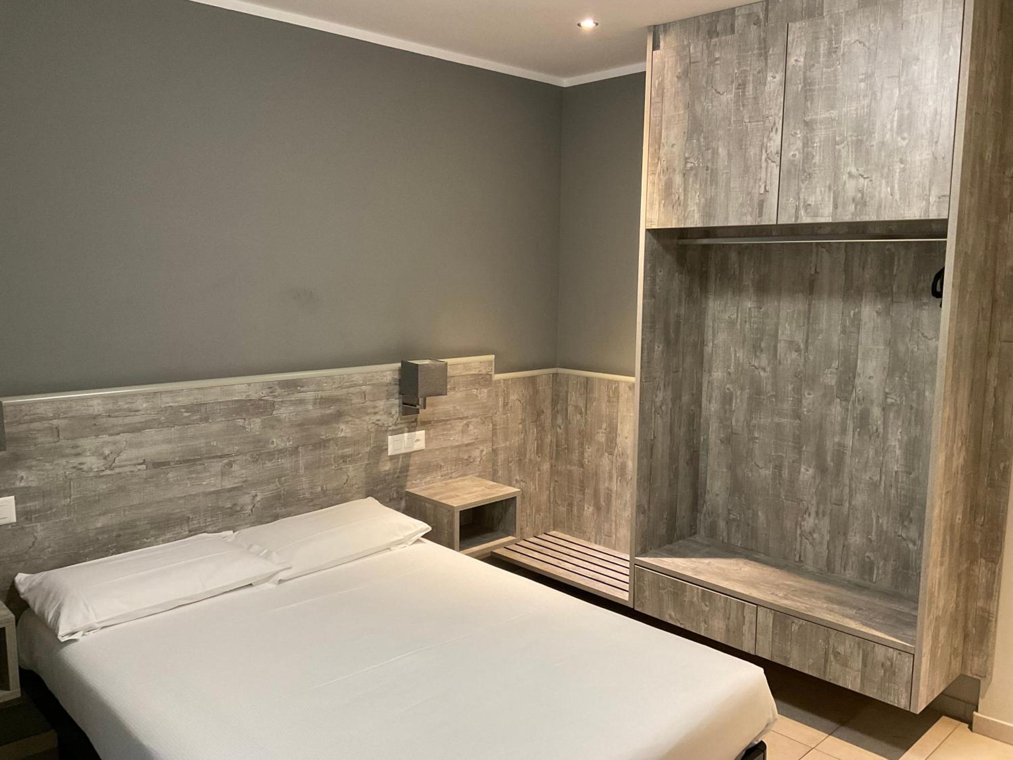 Hotel Liberty Self Check-In Беллінцона Екстер'єр фото